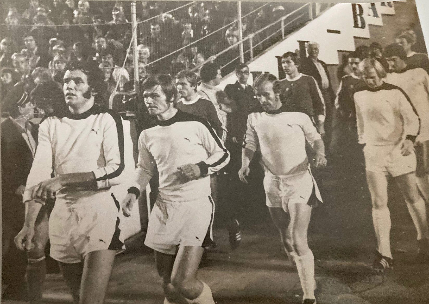 1976 Europa Cup. Køge Spillerne På Vej Ind Til Opgøret Mod De Tredobbelte Europamestre FC Bayern München I Københavns Idrætspark.